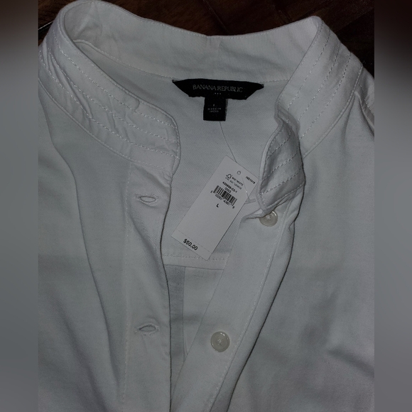 Banana republic blouse.  Size large.  New with tags. - Picture 4 of 5